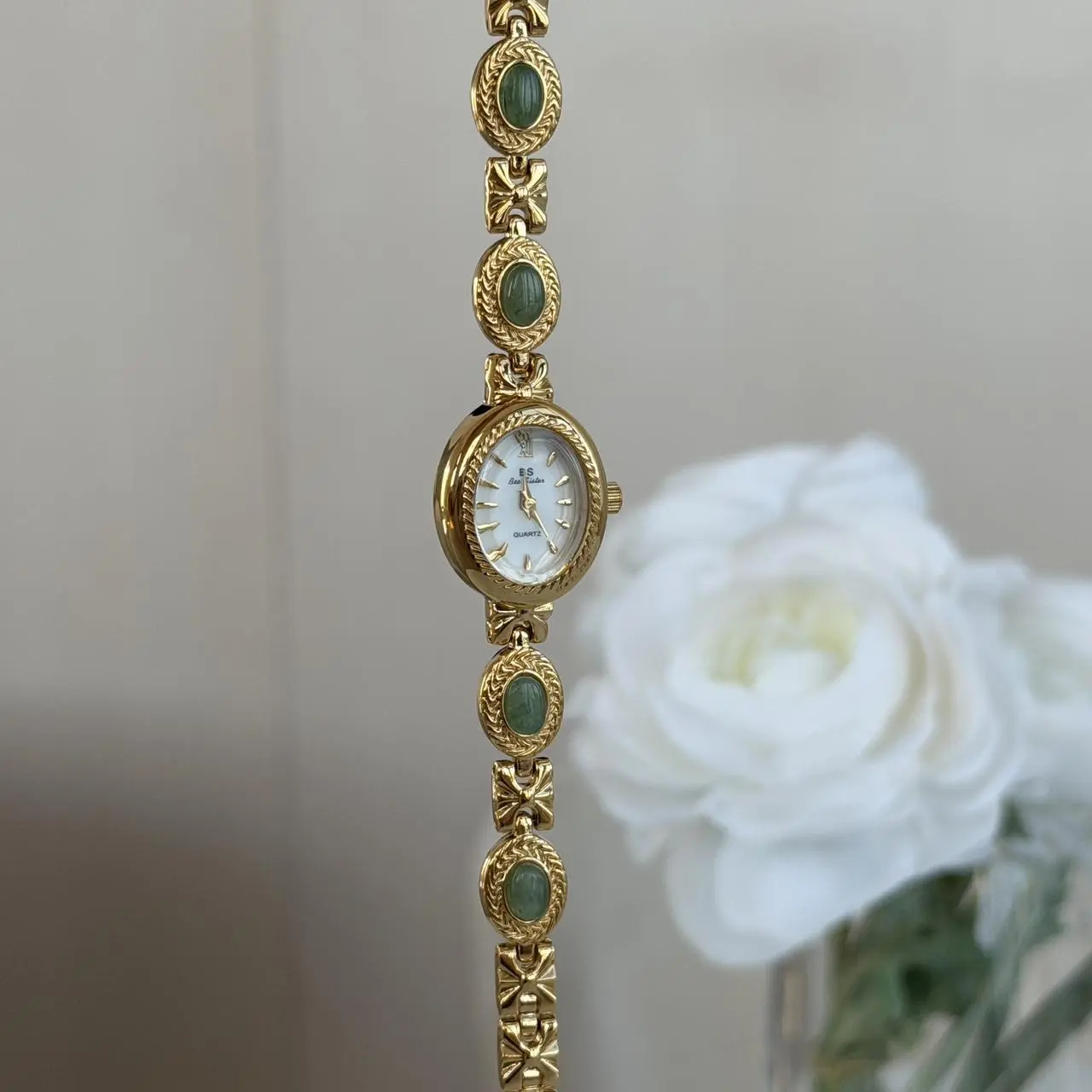 BS BEE SISTER Women's Retro Metal Watch for Women - Stainless Steel Mini Oval Dial, Gold Analog, Green Gemstones, Adjustable Strap, Quartz Movement, Waterproof, Gift Bag Included, Watches For Women