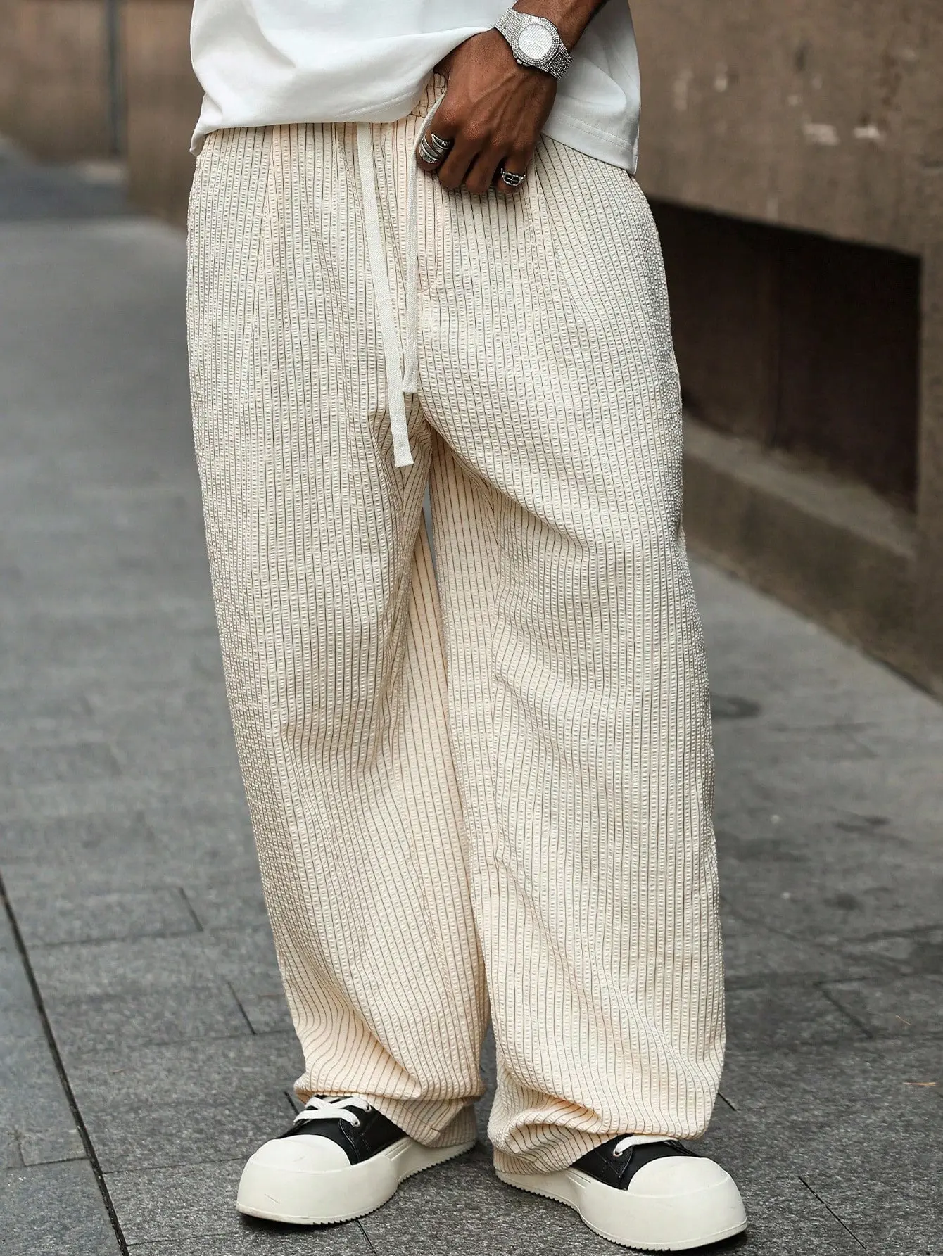 Men’s solid-color pants with pockets and a drawstring waist; loose, casual, comfortable straight-leg trousers suitable for everyday wear and loungewear at home; ideal for all seasons.