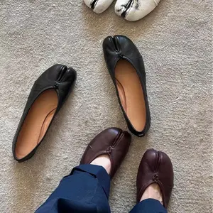 Split Toe Ballet Flats for Women Soft Leather Slip On Tabi Shoes Casual Flat Loafers Comfy Tabi Flats for Work Daily Wear Fall Fashion Split Toe Shoes Burgundy Black Girl Footwear
