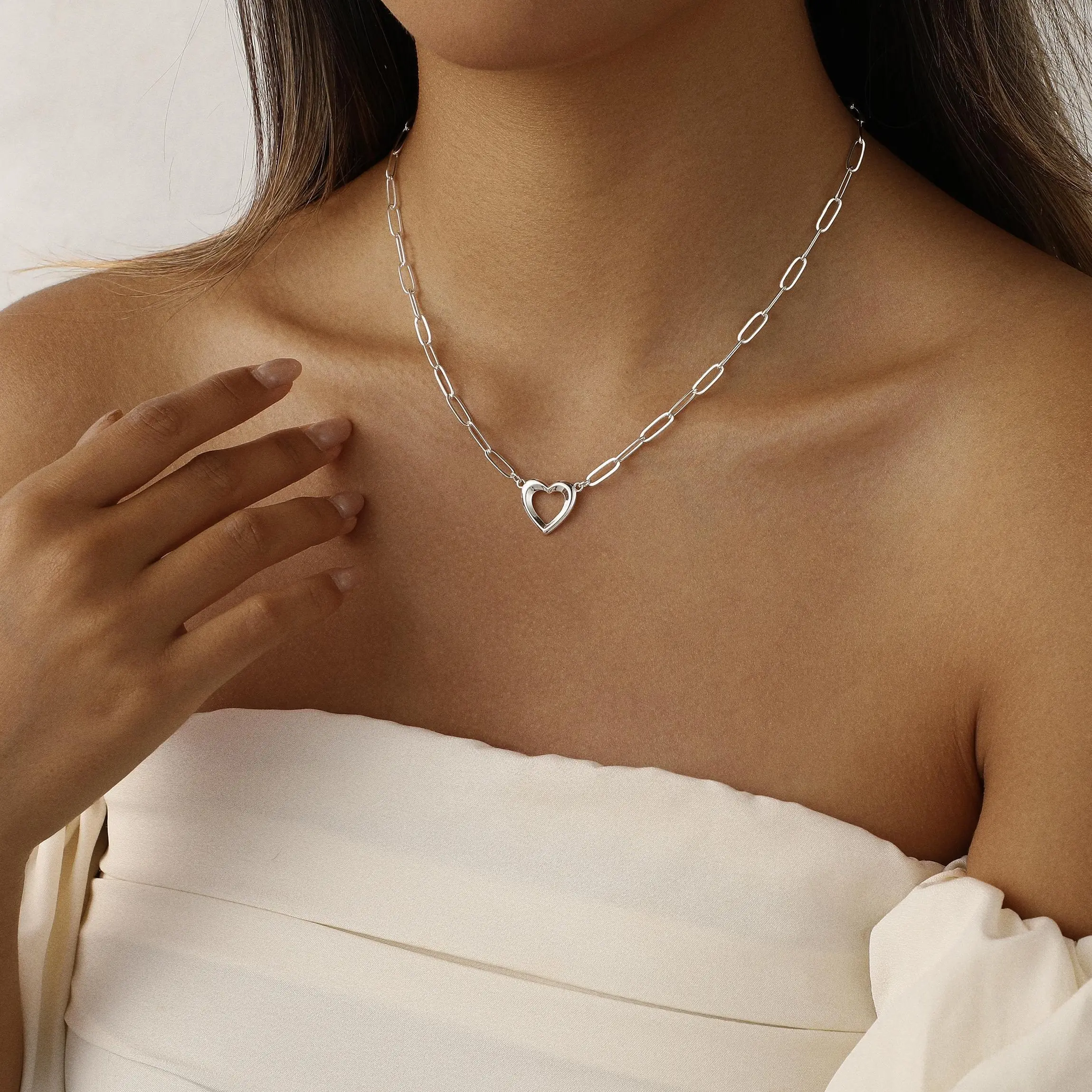 Rotnso 14K Gold Plated Open Heart Necklace - Dainty Paperclip Chain Heart Shaped Love Pendant Women's Costume Jewelry, 42cm Length with 5cm Extender, Lightweight & Versatile, Heart Shaped Necklace