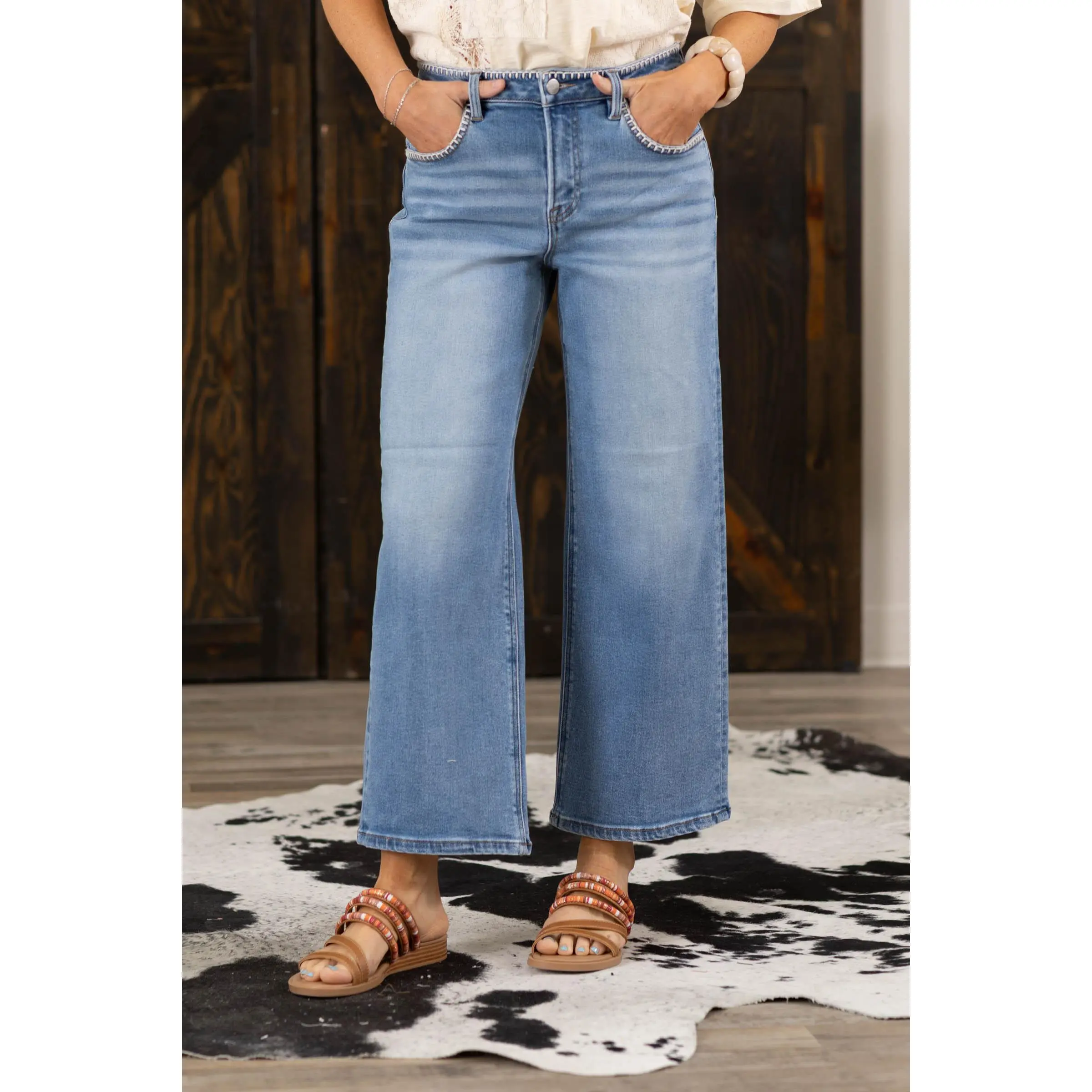 Risen Crop Wide Jeans With Embroidery Detail