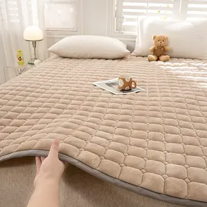 Soft, Luxurious Velvet 1pc Thick Checkered Mattress Cover - Warm, Comfortable, Foldable, And Breathable Bedspread Protector For Autumn And Winter - Soft, Durable Bedding For Bedroom, Dorm, And Home