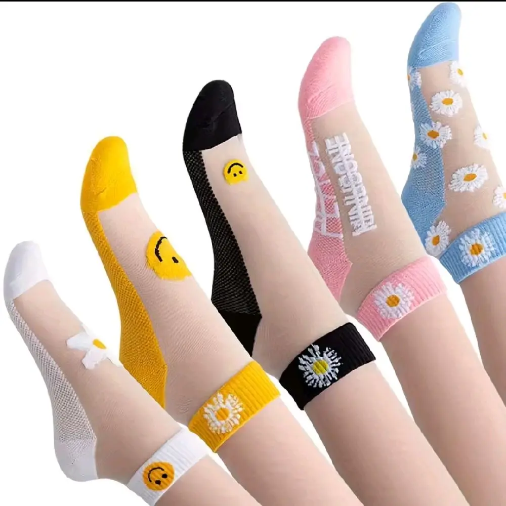 Women's 5-Pair Daisy and Smiley Artwork Print Lightweight No Show & Liner Socks Set, Assorted Color, Everyday Wear, Sheer Comfortable Design, Lightweight Socks, Artwork Print No Show & Liner Socks