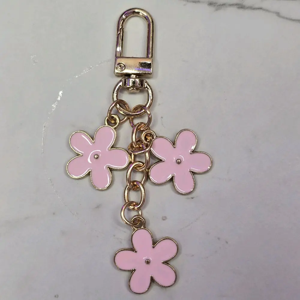 Pale Pink Daisy Flowers Kindle Charm