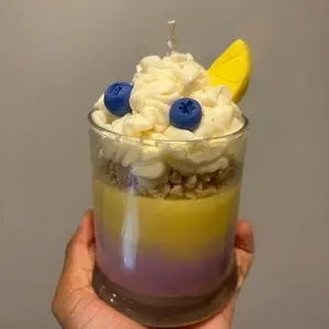 Lemon and blueberry crumble candle