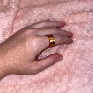 Adjustable Brushed Thick Hammered Ring with magnets