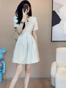 【 High end yet age reducing, this dress is loved by women aged 18-35 】 French dress for women in the summer of 2025, new style with a sense of luxury, temperament, and a slim figure. Shiny sequin short skirt