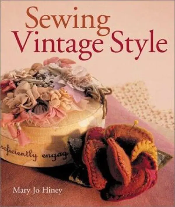 USED Book - Sewing Vintage Style by Mary Jo Hiney (Hardcover) - english