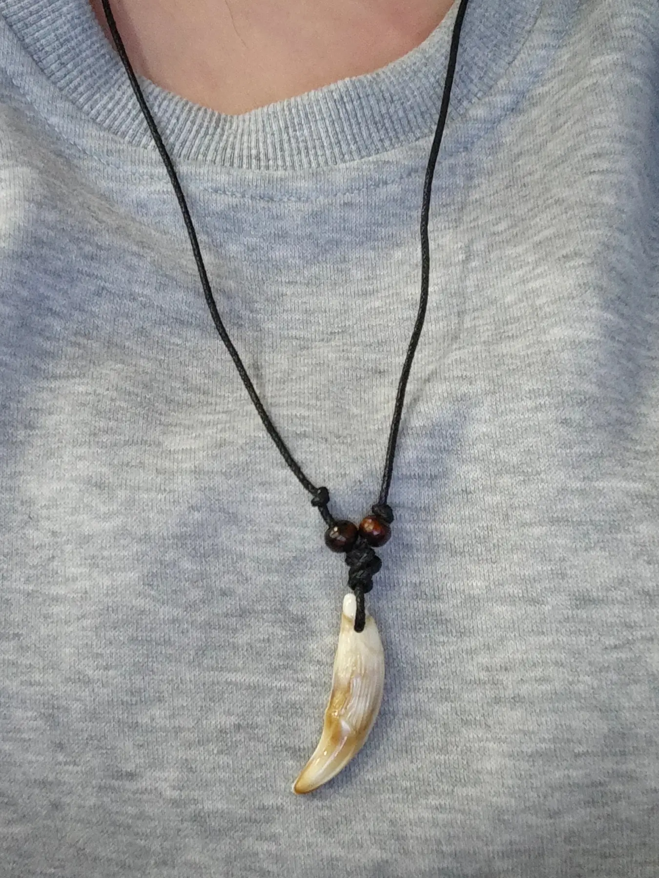The trendy and cool wolf tooth pendant necklace is suitable for daily wear, vacation and dating occasions, and is also a surprising and exquisite small gift. Fashion Necklace