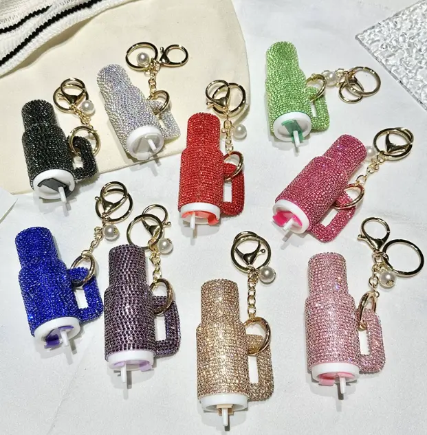 Mini rhinestone-encrusted tumbler cup keychain, cute bag charm, lightweight luxury personalized ice cup keychain, Cute Keychain Accessory, Bling Bling Keychains
