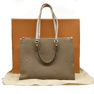 Pre-owned Louis Vuitton leather Shoulder Bags $3550 Empreinte Monogram Giant Onthego MM Tourterelle RFID