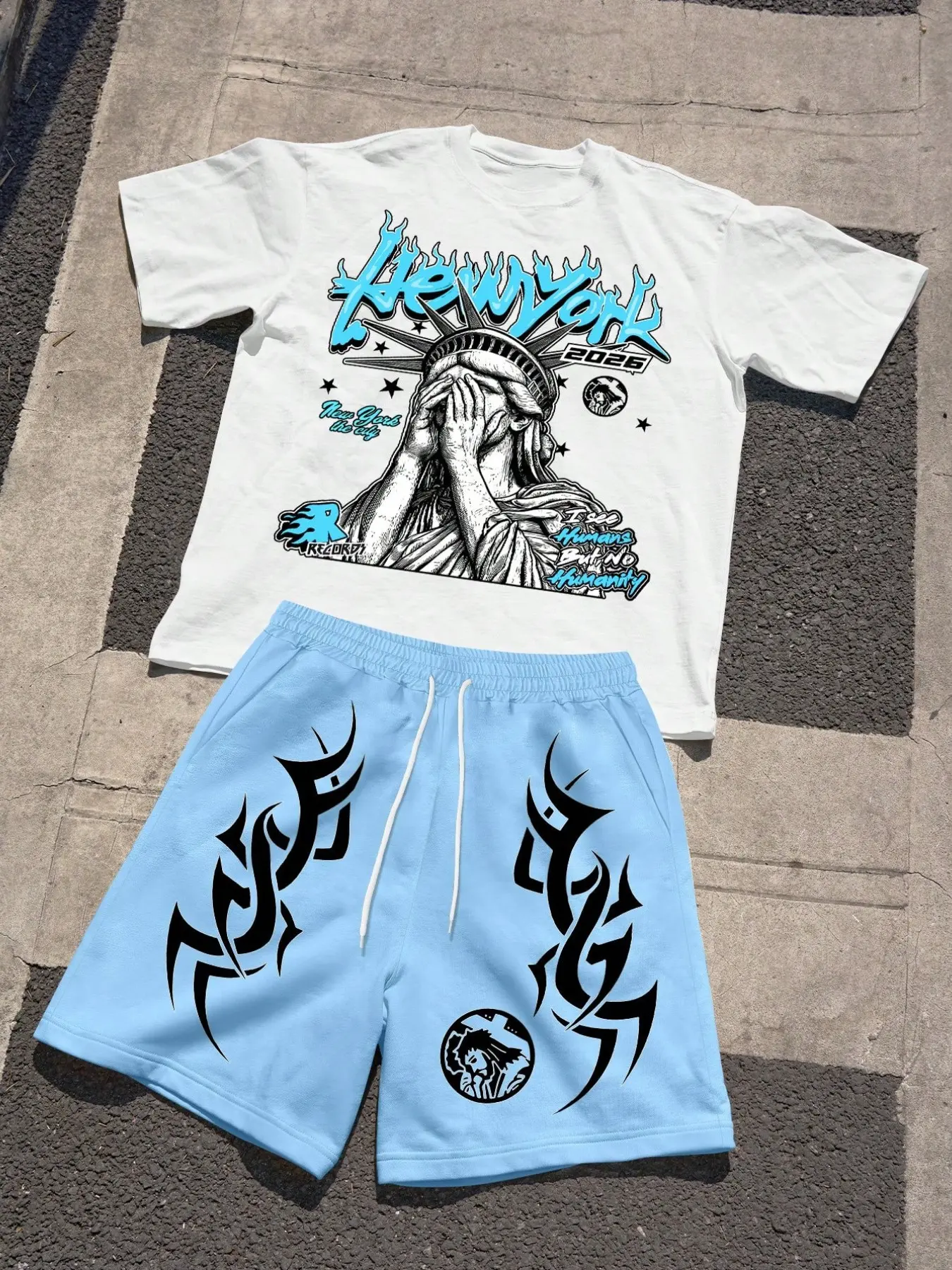 Men's fashionable casual sportswear set: Menswear American-style graphic print crew neck T-shirt and drawstring shorts set. Comfortable, versatile, and suitable for outdoor activities.