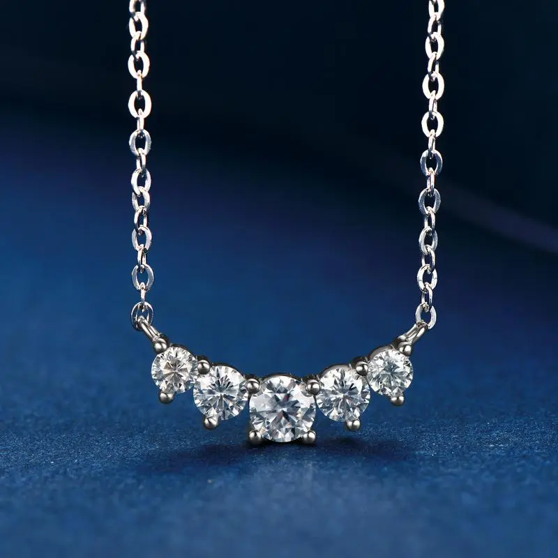EAMTI 925 Sterling Silver Synthetic Moissanite Smile Necklaces for Women Round Cut Solitaire Moissanite Pendant Necklace