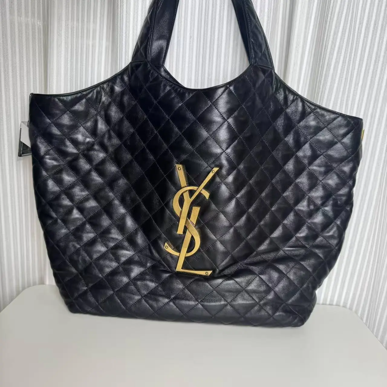 Pre-owned Yves Saint Laurent lamb Tote Bags YSL BAG