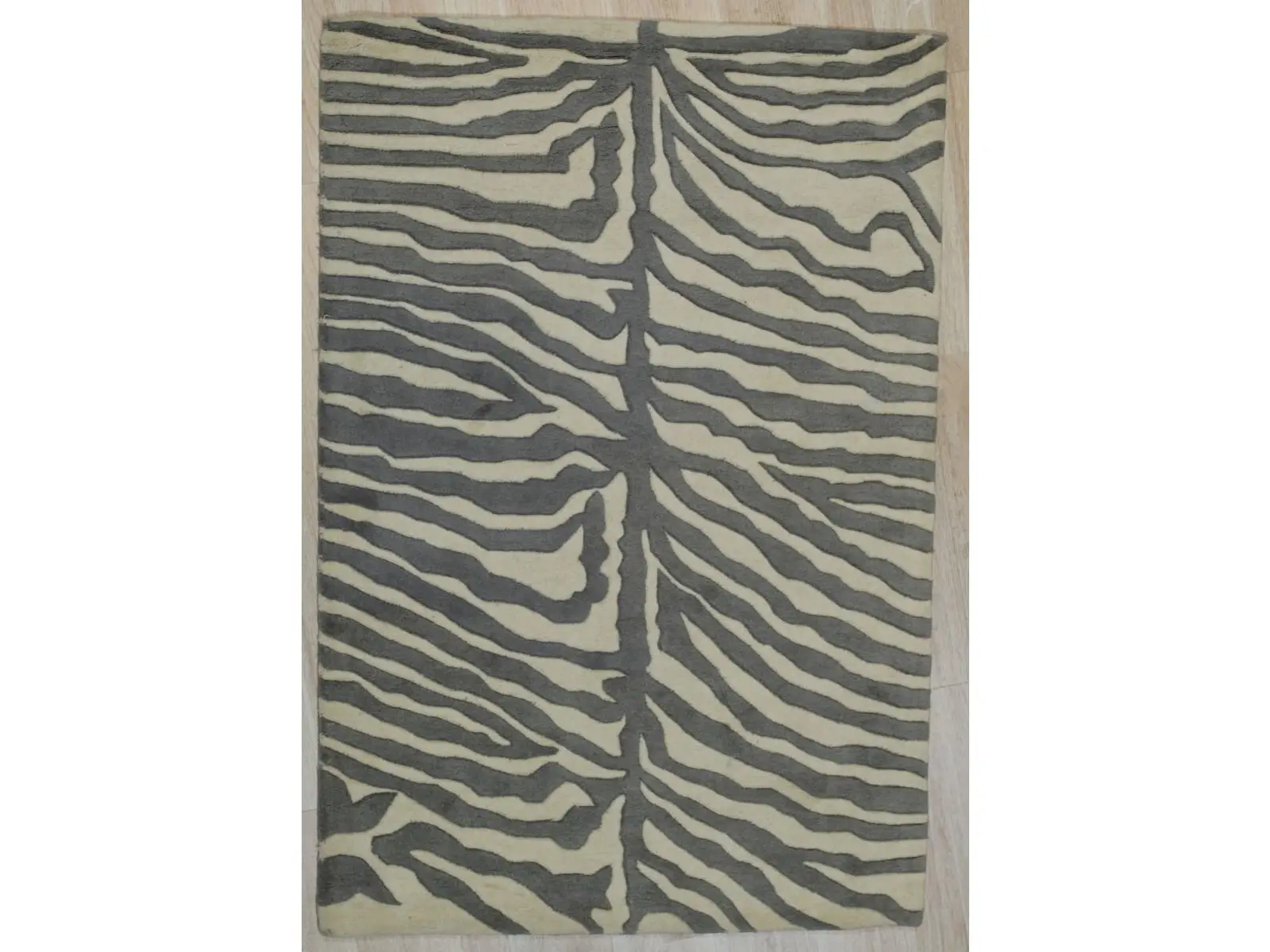 212 MAIN ME19032GY4X6 4x6 ft. Modern Transitional Hand-Tufted Area Rug, Grey, Plush, Natural Wool, Neutral Tones