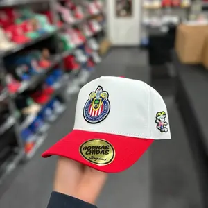 Gorra de Chivas Club Deportivo Adjustable Snapback Closure Full Red & Cream with Red Emblem Stylish Functional Accessory
