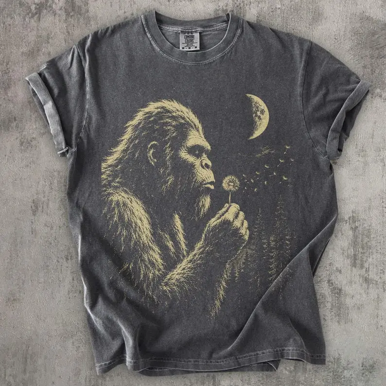 Comfort Colors Bigfoot Blowing Dandelion Shirt - Peaceful Sasquatch Forest Graphic Tee, Vintage Nature Lover T-Shirt, Cute Woodland Cryptid Moon Gift Top