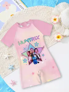Girls' one-piece swimsuit "HUNTRIX Girls' Group" with pink-white gradient + colorful star print design, trendy, cool and eye-catching, fully enhancing the atmosphere of swimming in the pool or playing by the seaside in summer~ Swimwear