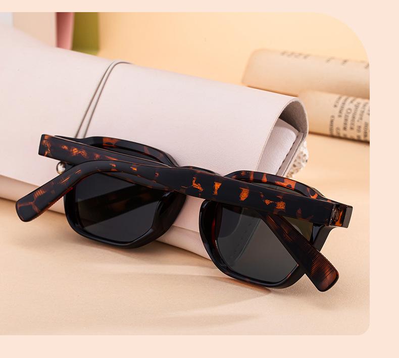 Small Square-Frame Sunglasses, Versatile Trendy Plastic-Frame Fashion Eyewear