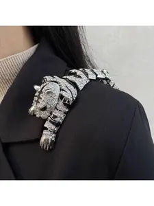 Stylish Rhinestone-Enameled Cartoon Tiger Oversized Luxury Brooch for Women, Sparkling Elegant Lapel Pin for Spring and Autumn Wear
