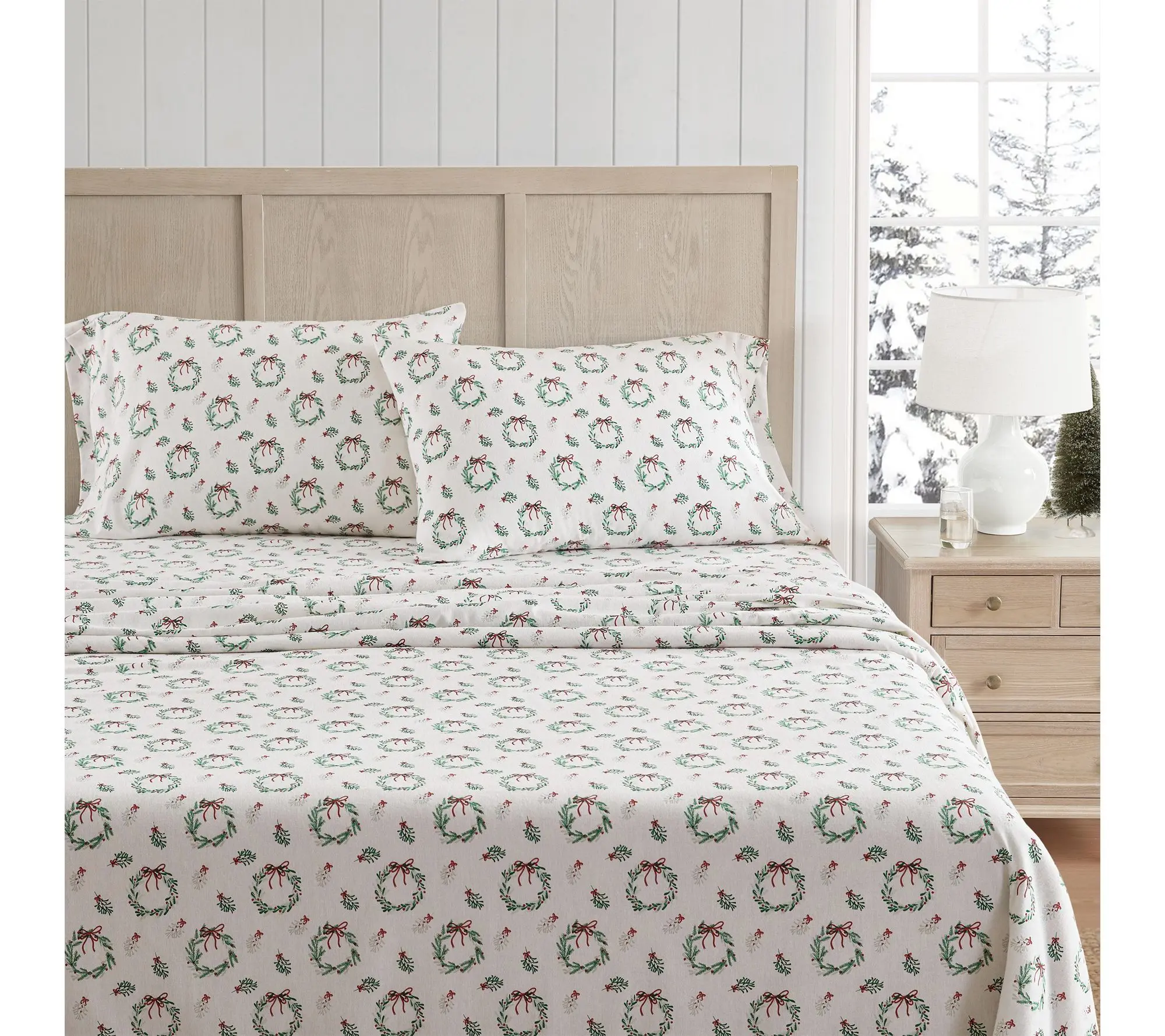 Martha Stewart Wreaths & Mistletoe Flannel Queen Sheet Set