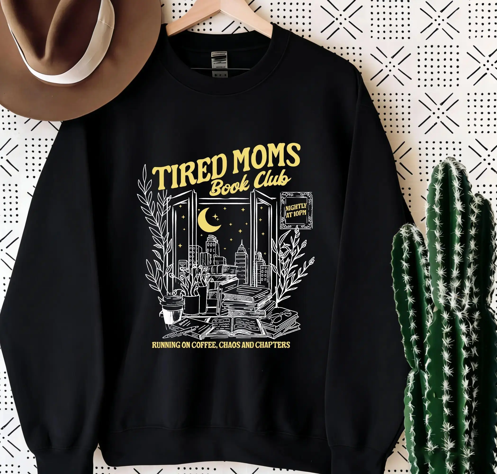 Women's Tired Moms Book Club Graphic Sweatshirt - Cozy Oversized Breathable Smooth Long-Sleeve Everyday Day Top, Retro Casual Streetwear T-Shirt