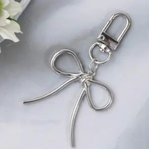 Elegant Bow Knot Keychain in Gold & Silver - Stylish & Practical Accessory for Keys or Bags - Perfect Gift for Any Occasion