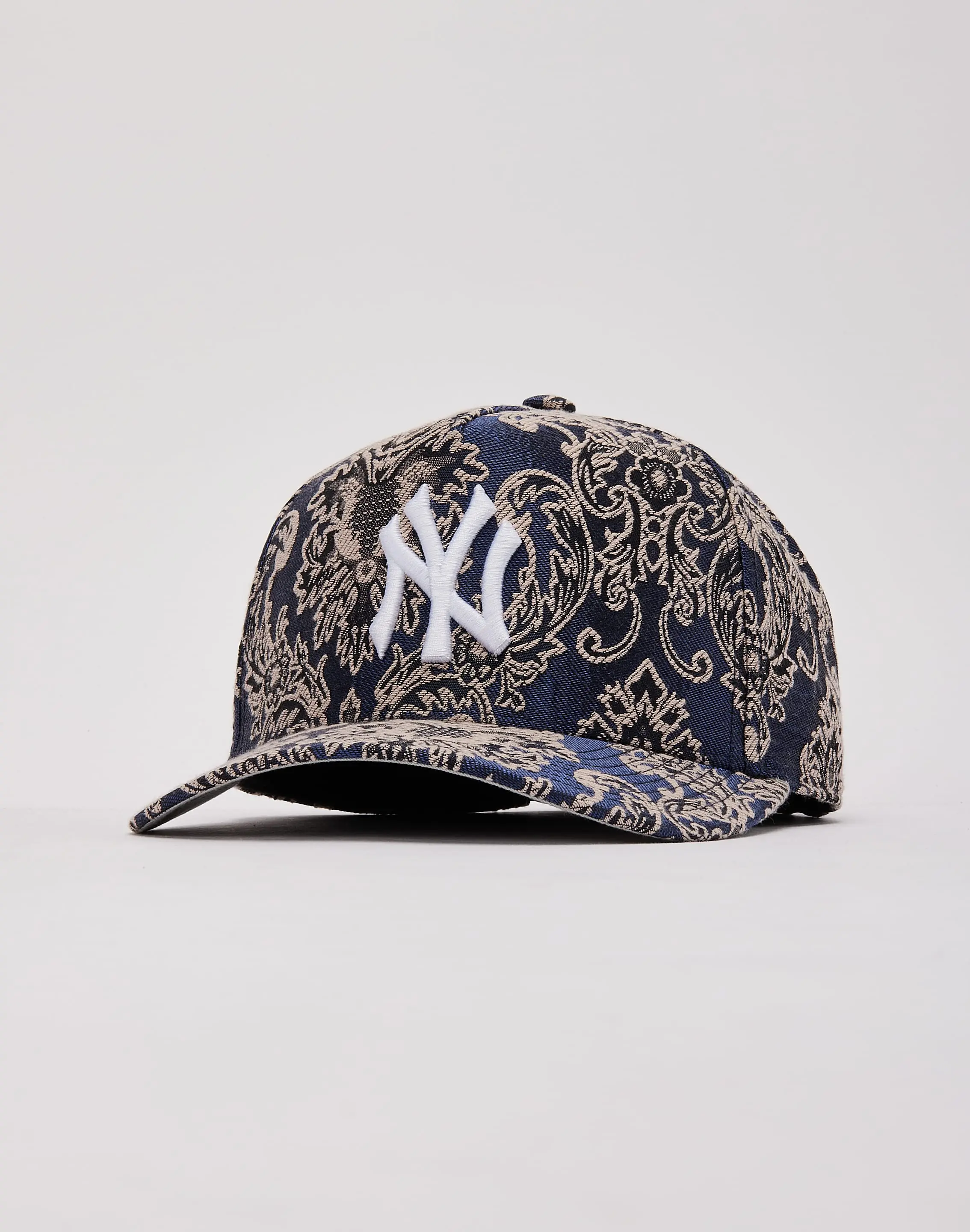 Mens Mitchell & Ness MLB New York Yankees Tapestry Pro Pinch Snapback Hat