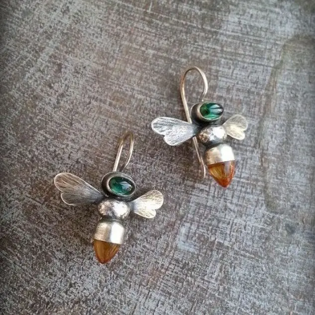 Vintage-Inspired Bee Motif Earrings With Elaborate -Animal Engravings, Antique-Textured Alloy Long Hook Dangle Earrings For Women, Boho Nature-Themed Jewelry Gift
