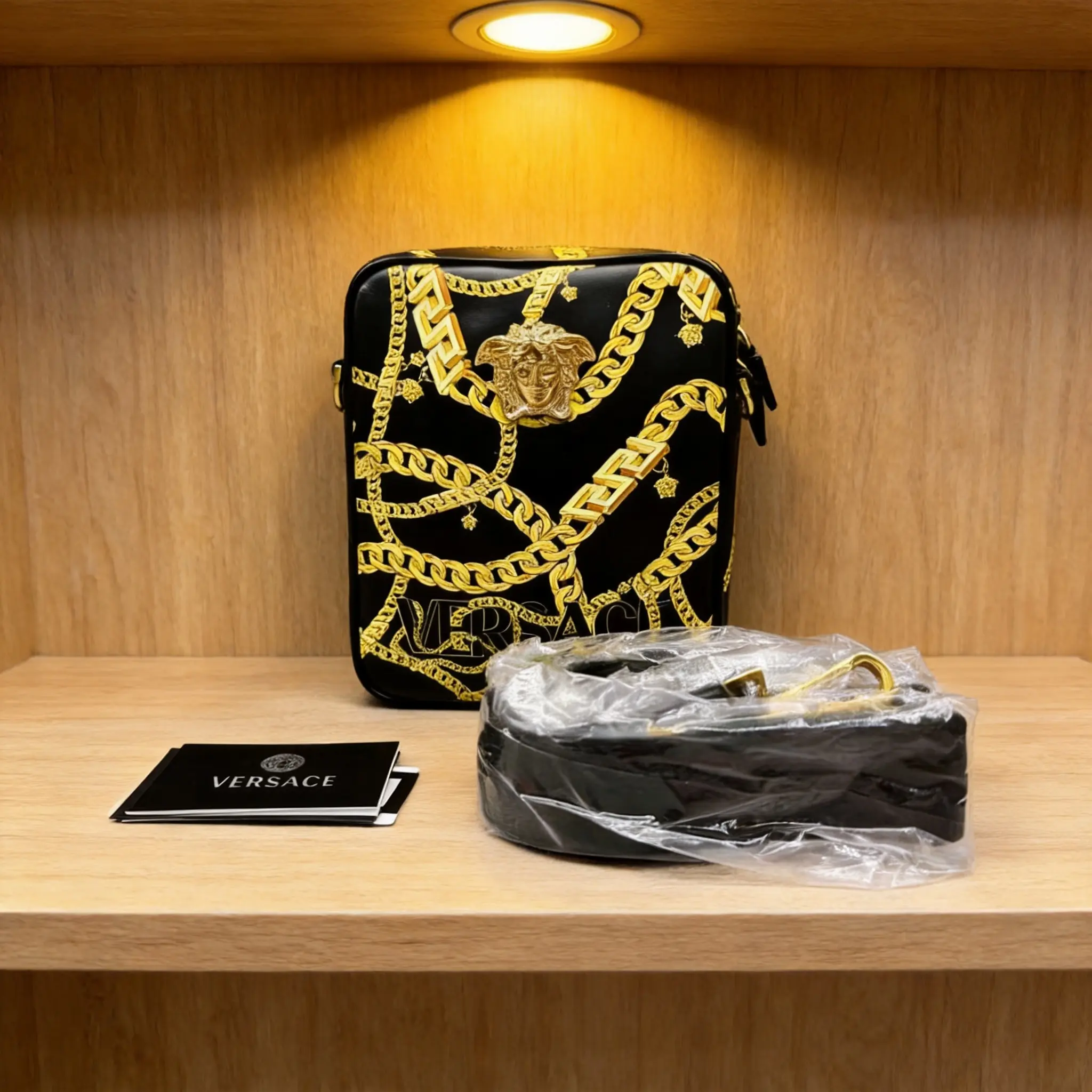 Pre-owned VERSACE Leather Shoulder Bag D0528083418