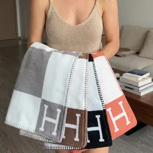 Viral Hack H‑Wool Pillow & Blanket Set – Soft, cozy throw for a high‑end home vibe #LuxuryHome #MustHavePillow Anti‑static faux cashmere 45×45 cm tiktokshopspringglowup