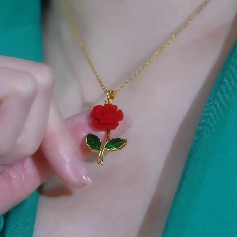 French-style women's necklace with rose design, versatile, light luxury, elegant, versatile accessory, unique and high-end stainless steel choker