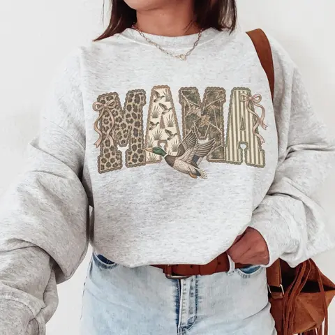 Duck Hunting Mama Sweatshirt Preppy Camo Mama Crewneck Camouflage Mama Graphic Sweater Outdoors Mothers Day Gift Retro Mom Shirt