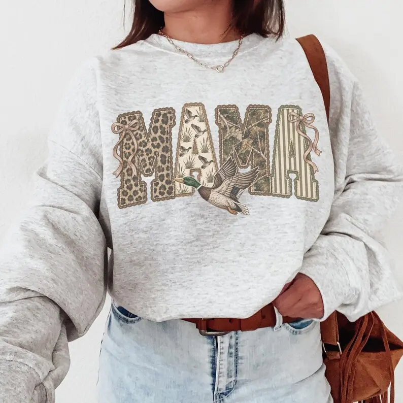Duck Hunting Mama Sweatshirt Preppy Camo Mama Crewneck Camouflage Mama Graphic Sweater Outdoors Mothers Day Gift Retro Mom Shirt