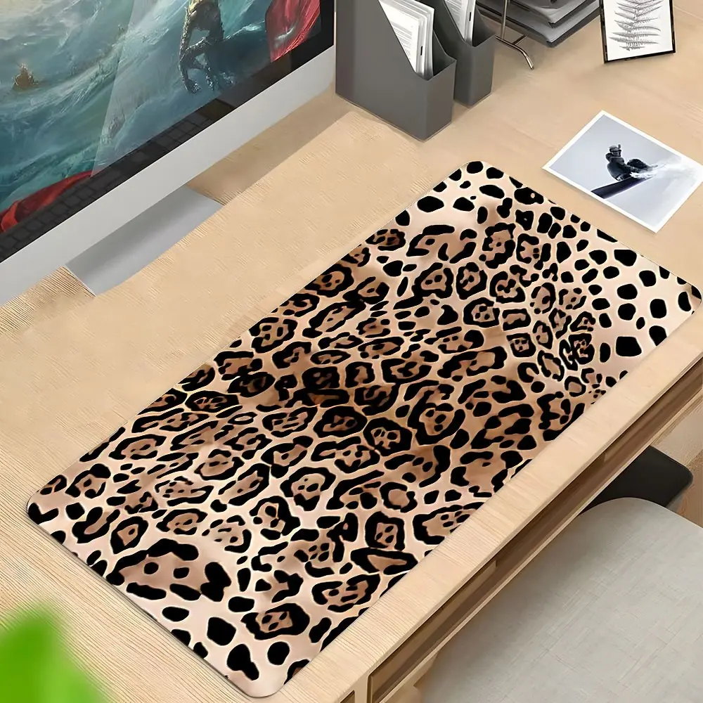 Leopard Print Large Gaming Mouse Pad, Boho Extended Desk Mat Anti-Slip Rubber Lock Edge High-Definition Printing, Suitable For Computers, Laptops, Offices, Homes, Gift For Family And Friends, Desk Decor, Aesthetic Office Supplies