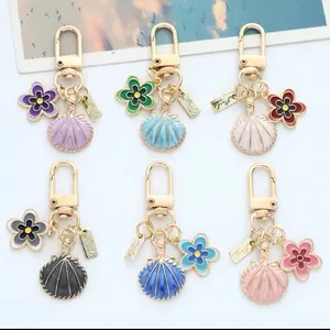 Marine Life Llaveros de Conchas de Mar Keychains with Colorful Flower Charms and Gold-tone Hooks