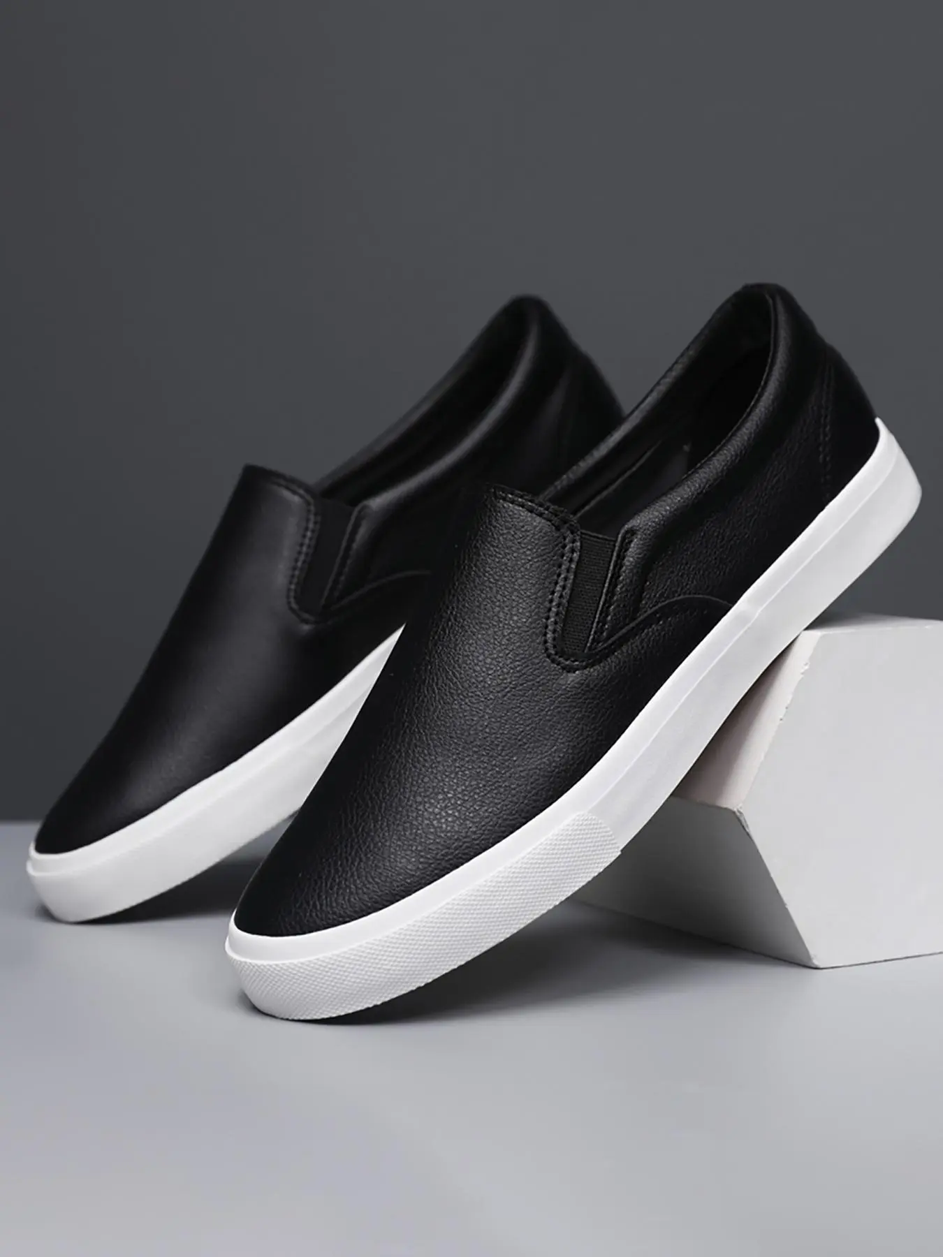 Men's Casual Round Toe Slip On Style Flat Shoes, 1 Pair Lightweight Breathable Comfortable Slip-on Shoes for Daily Wear, Perfect for Men and Outdoor Walking Driving, Slip On Loafers