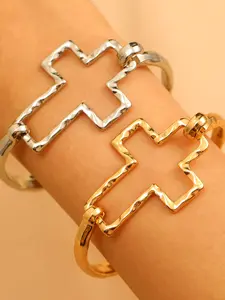 The trendy and fashionable hollow cross bracelet, Stackable Bracelets, is suitable for daily wear, vacation and dating occasions, and is also a surprising and exquisite small gift.