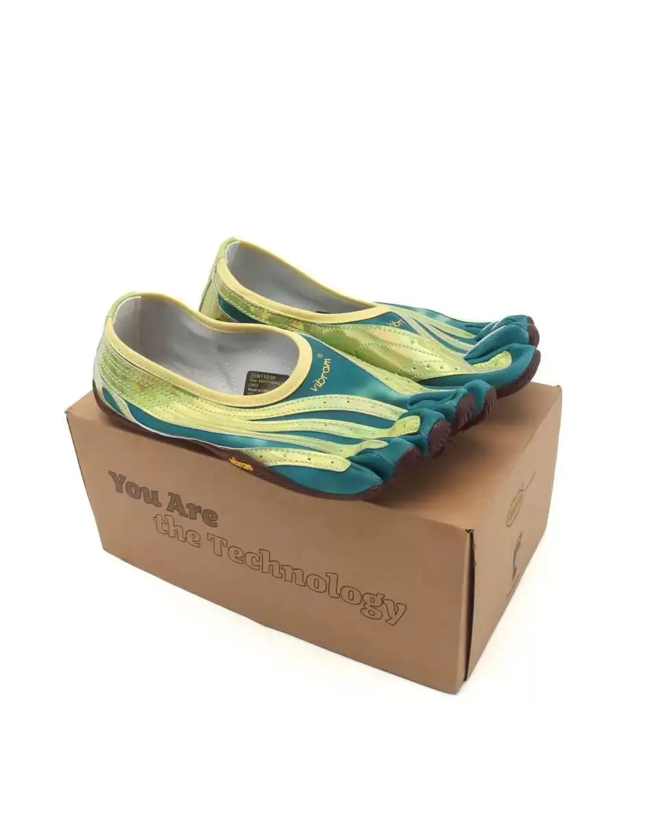 Vibram Five Fingers Women's casual shoes, black suitable for indoor/outdoor fitness, sports, running, and casual wear. Durable, breathable ,lightweight, and suitable for training.