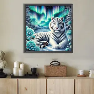 Creative and heartwarming snow tiger DIY 5D diamond painting set. Suitable for beginners and adults, perfect for home bedroom, study, and bathroom wall decoration, and a Christmas holiday gift.