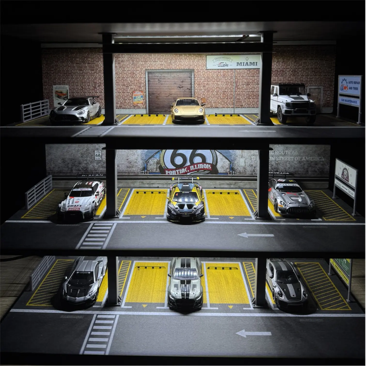 Diecast Hot Wheels Diorama 4 LEVELS STEEL FRAME PARKING LOT SCENE
