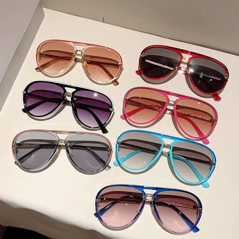 Women's Oversized Aviator Sunglasses - Female Trendy Styling Eyewear with High-Contrast Lightweight Frames, Gradient UV400 Protection Lenses for Casual Outdoor Sports, Bold Retro Look, Trendy Styling Sunglasses, Vintage Aviator Eyewear