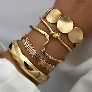 5pcs Vintage Exaggerated Luxury Geometric Design Wide Metal Gold-tone Bangle Set, Suitable For Everyday Wear And Gifting