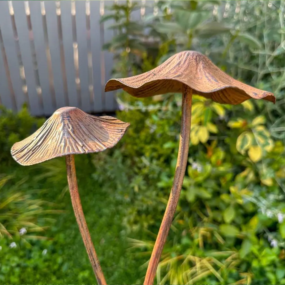 AOZEY Mushroom Shaped Garden Decoration Set of Two Rustproof Metal Mushrooms 40 cm & 29 cm for Farm Grassland Outdoor Decor