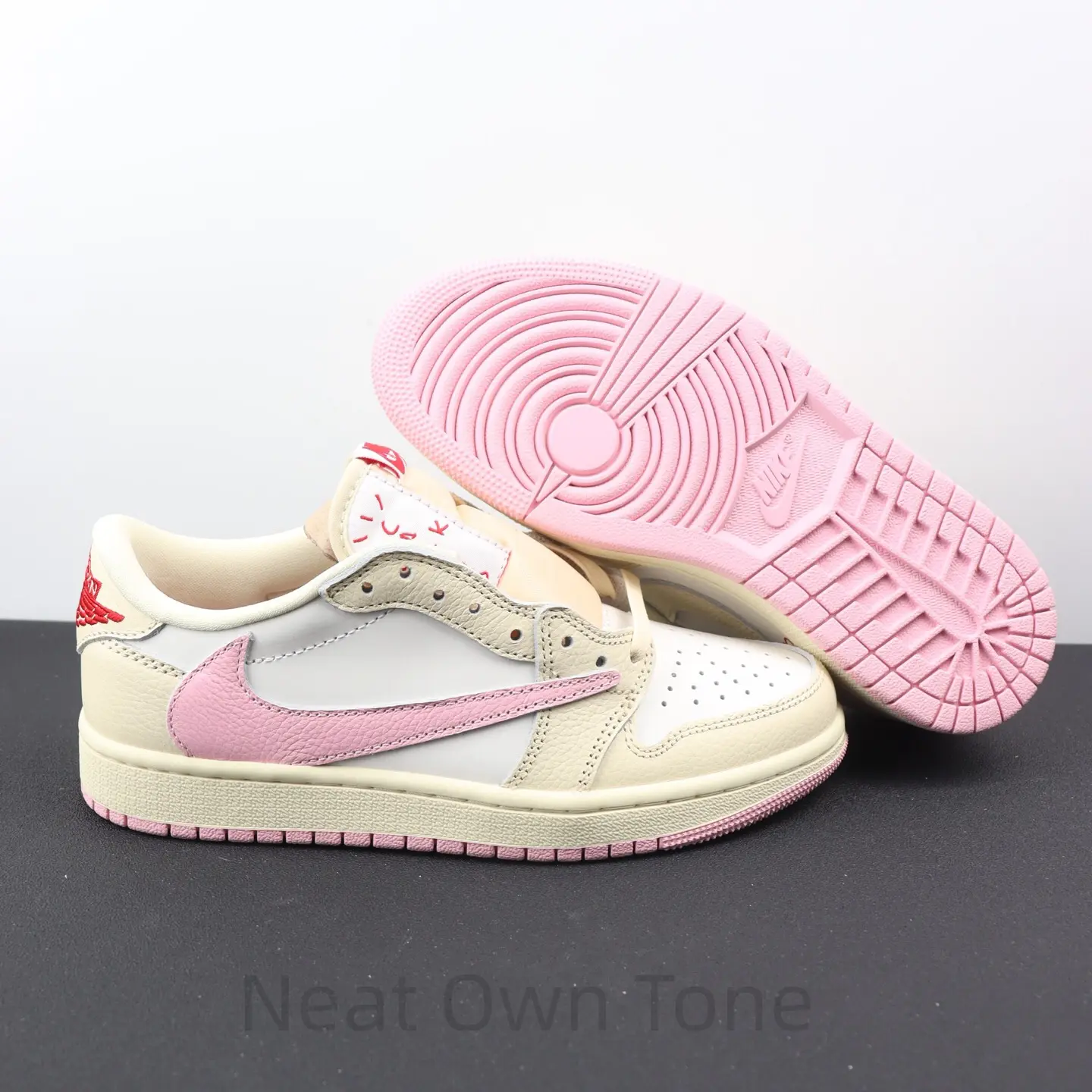 Two Tone Beige Suede Light Pink Leather Low Cut Retro Skate Sneakers Red Handwritten Embroidery Reverse Swoosh Vintage Pink Rubber Cushioned Flat Midsole Vintage Sports Flat Shoes for Men Women