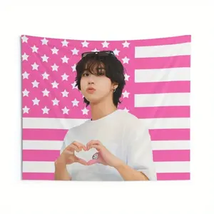 1pc Han Jisung "Finger Heart" Tapestry - Pink American Flag Design with Young Man Making Heart Gesture, Polyester, 60x40/51, Perfect for Stray Fans, Fan Art Piece | Celebratory Tapestry | Durable Polyester 60X40 Decor Gift