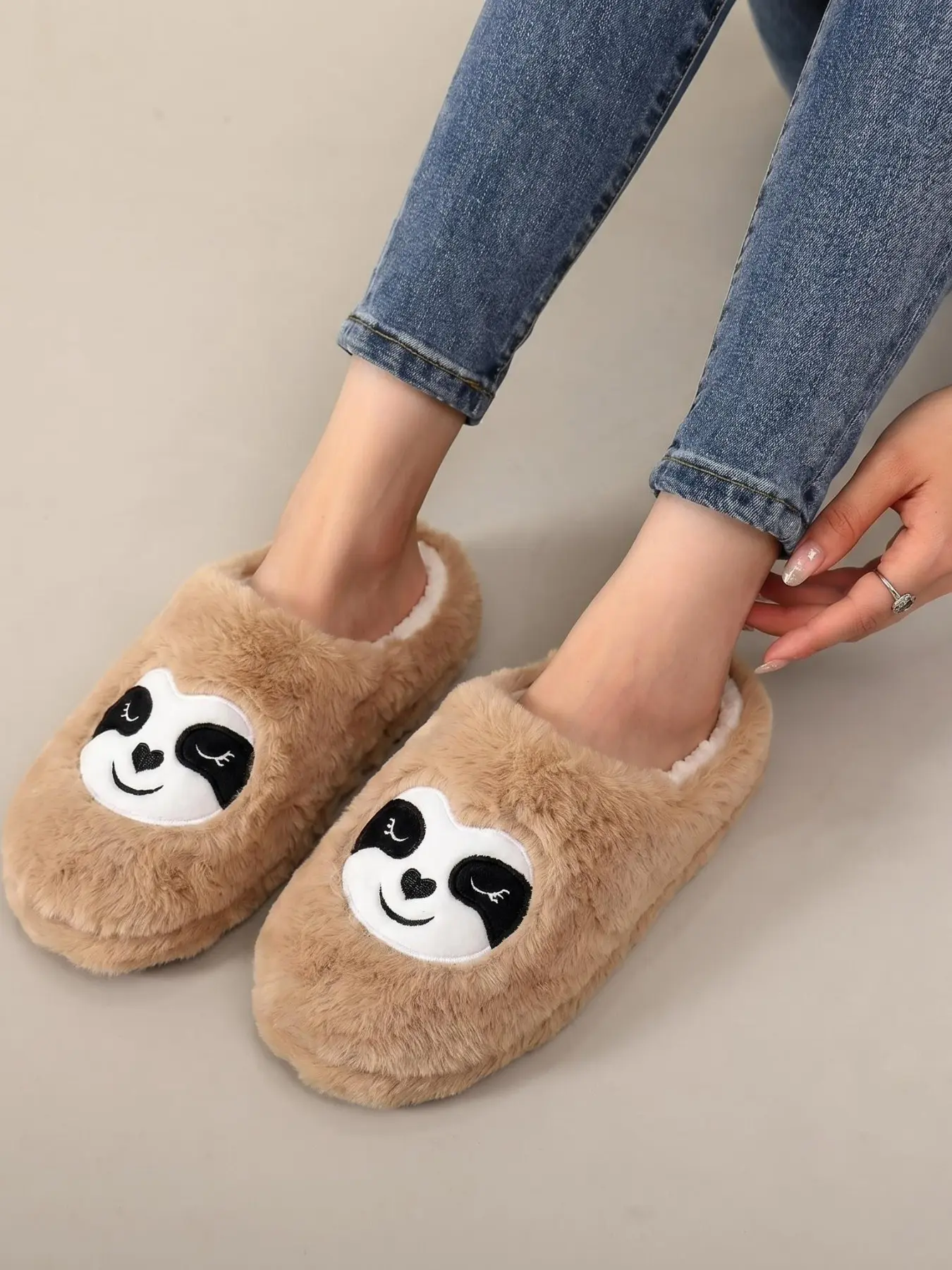 Women Men Cute Sloth Slippers, Fuzzy Fluffy Plush Soft House Slippers, Closed Toe Non-Slip Indoor Slippers, Warm Cozy Winter Slippers for Home Bedroom, Adorable Animal Slippers Gift for Women, Footwear