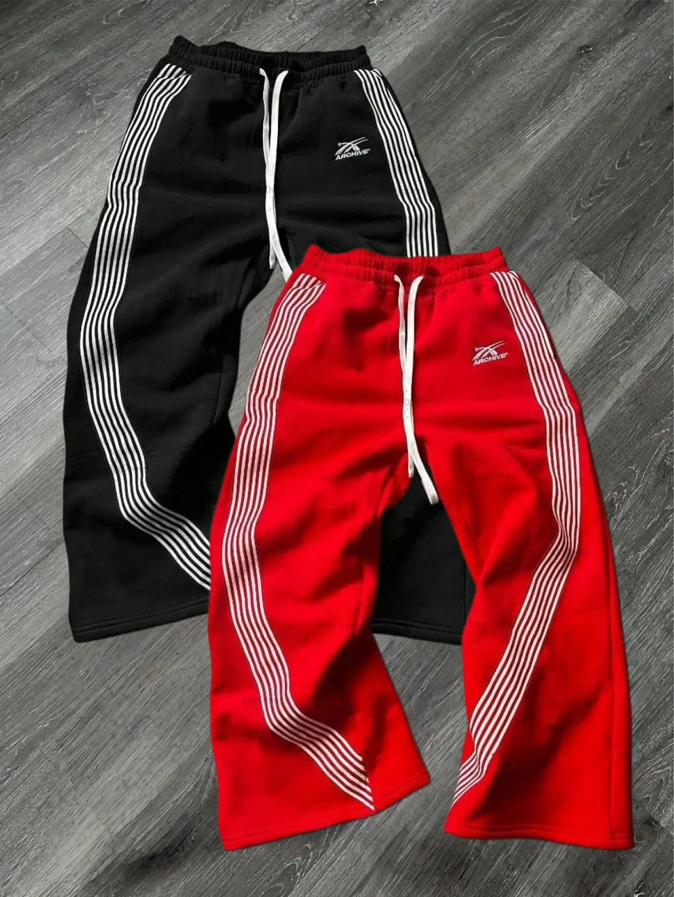 Men’s two-pack wide-leg athletic pants with four stripes down the side – loose, unrestricted fit, suitable for streetwear, jogging workouts, and everyday commuting