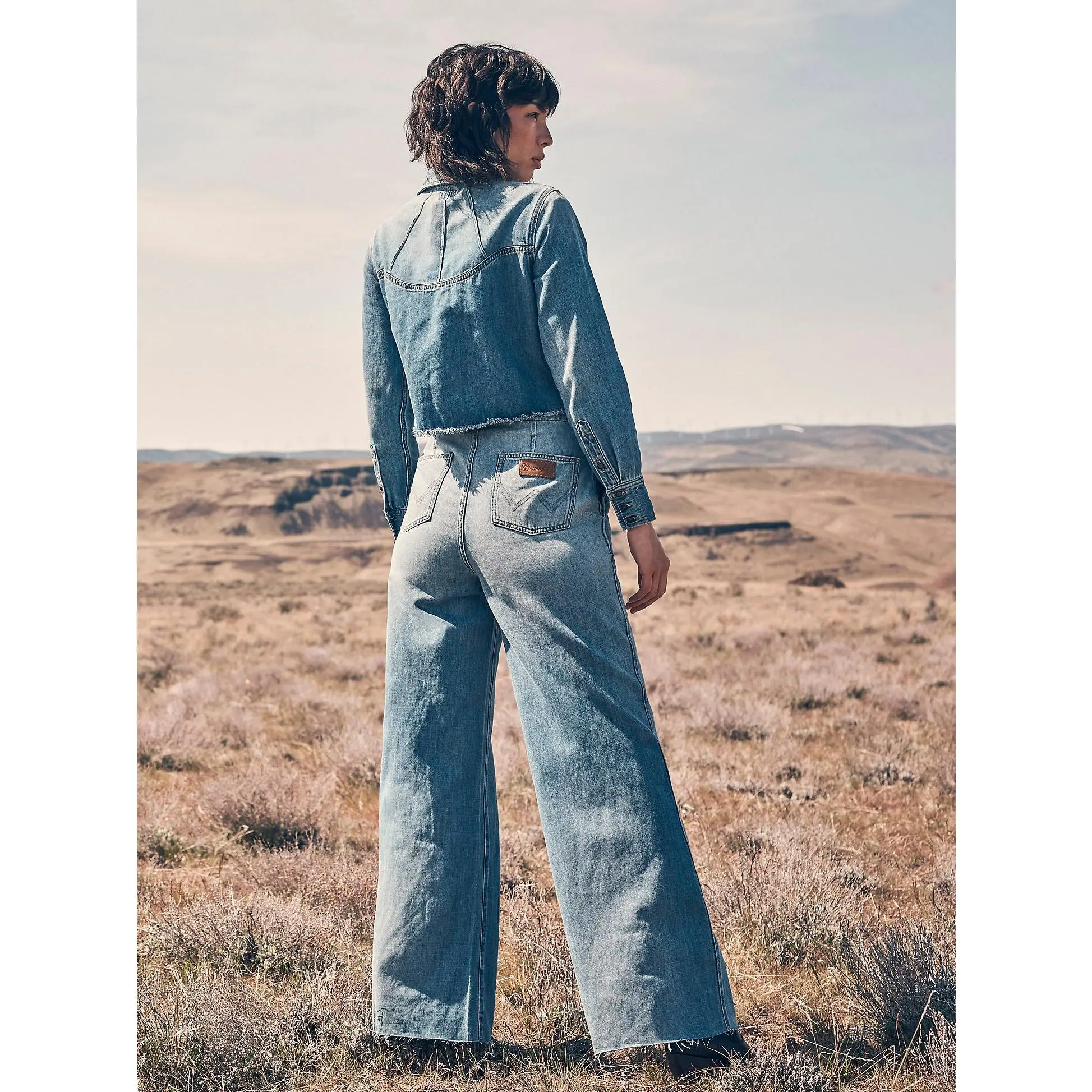 Wrangler Women's Radiating Cotton Jumpsuit, Regular Fit Wide Leg with an Elastic Waist, Button Front, and Pockets, Fabric, Full Length