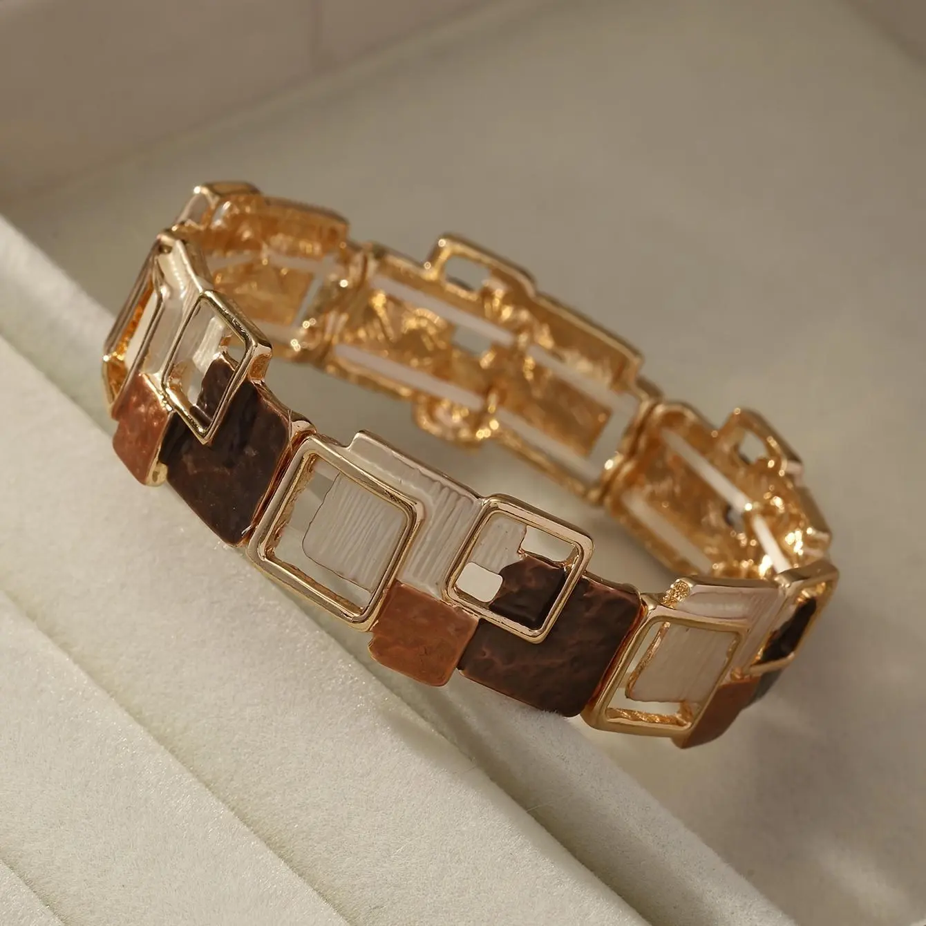 Women's Golden-Tone Geometric Square Zinc Alloy Bangle - Enamel Finish, Gold Aesthetic, Retro Minimalist Design, Ideal for Daily Wear, Parties, Gifting